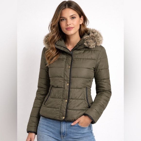 Old Navy Jackets & Blazers - Old Navy Olive Green Quilted Puffer Coat Faux Fur Collar Women’s Winter Jacket M